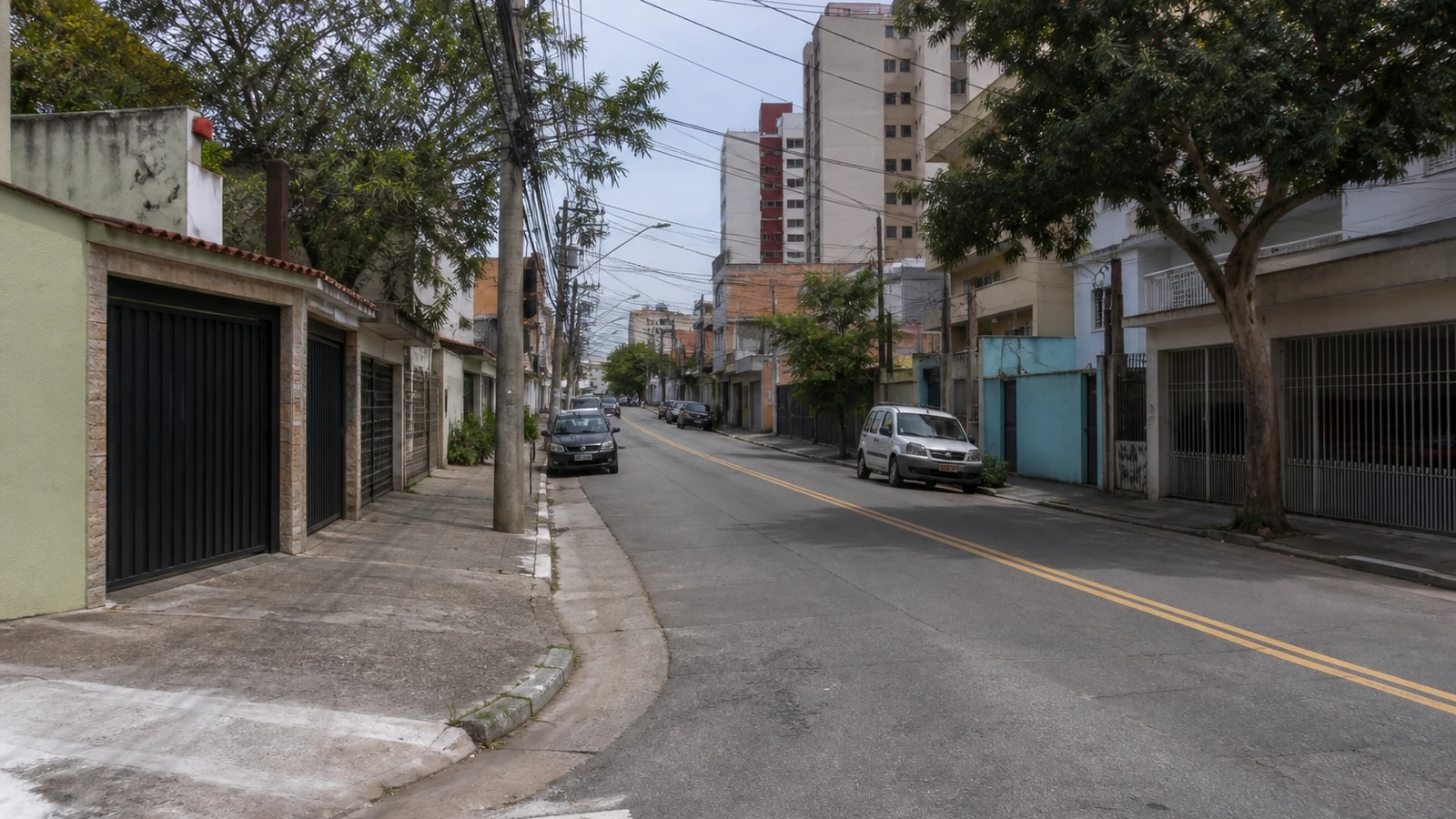 Contexto urbano residencial e comercial da Zona Norte de São Paulo