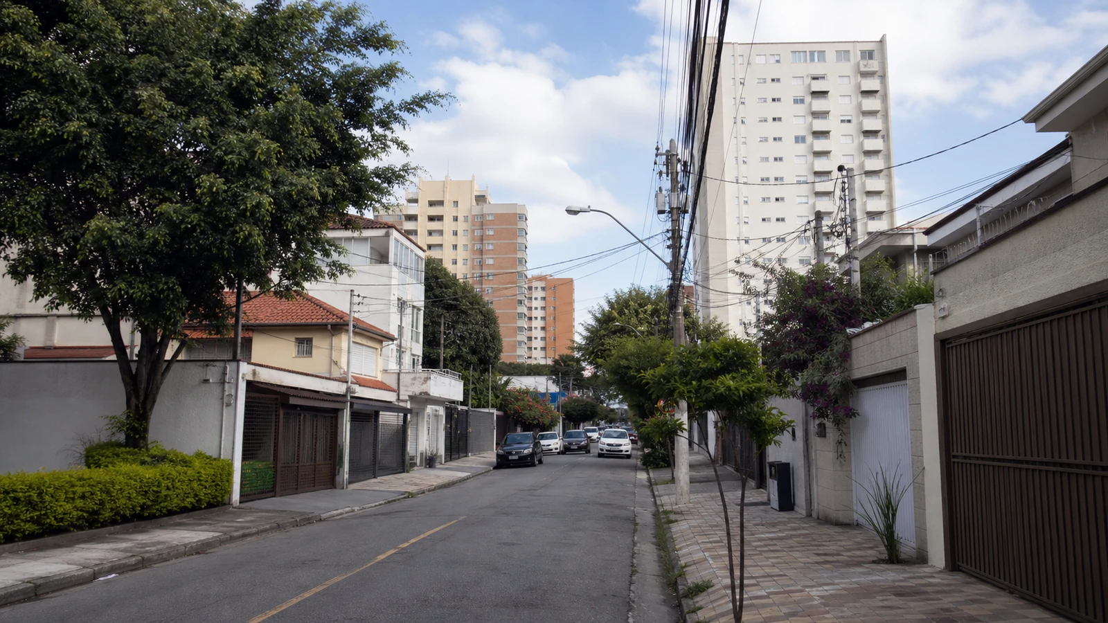 Contexto urbano residencial e comercial da Zona Norte de São Paulo