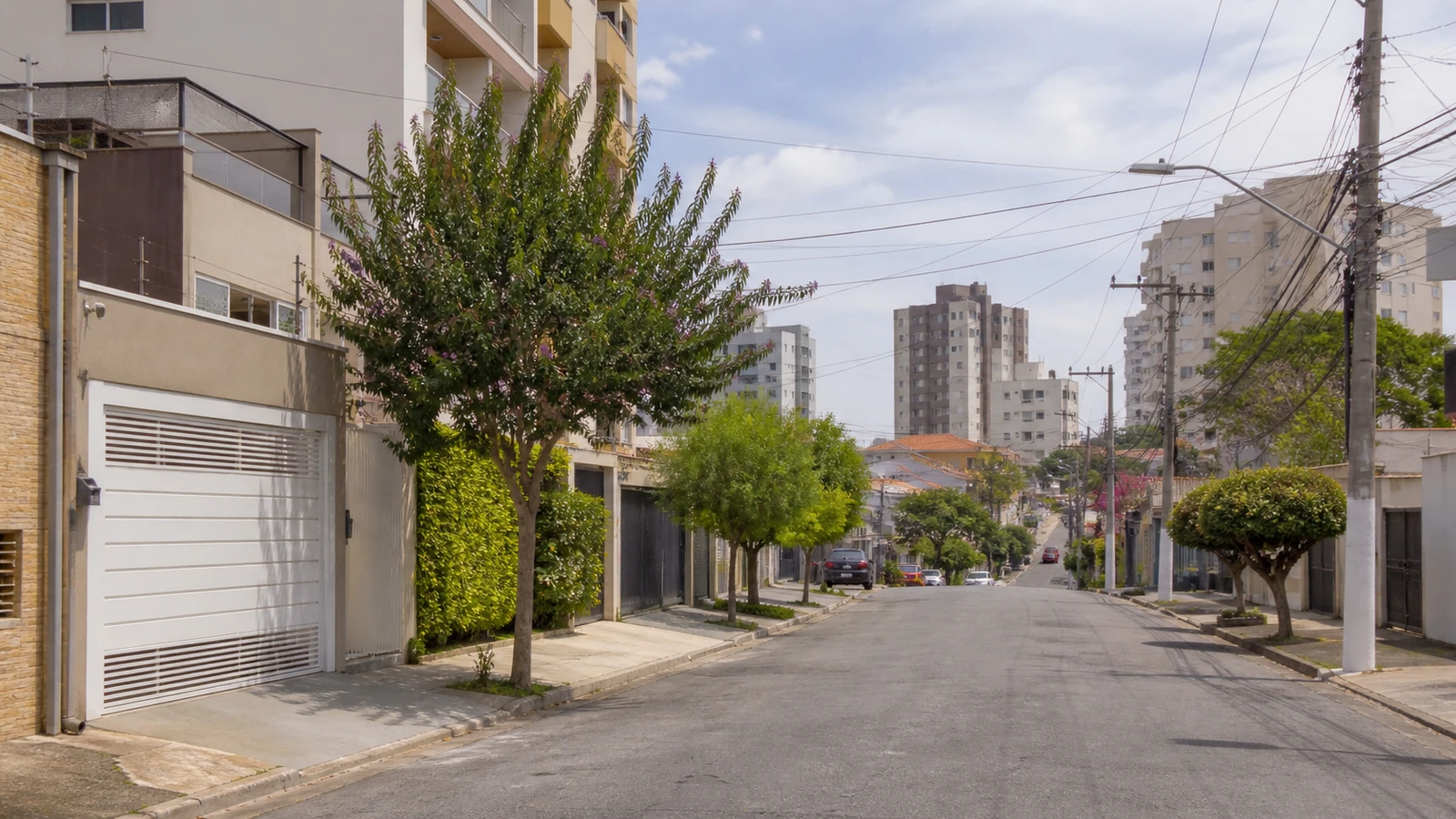 Contexto urbano residencial e comercial da Zona Norte de São Paulo